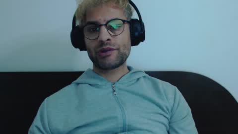 Snapshot of calvinjohnlad chatting on 02-19-25, 09:36 Calvinjohnlad online show from 02-19-25, 09:36