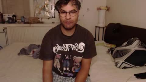 Snapshot of calvinjohnlad chatting on 11-17-25, 03:12 Calvinjohnlad online show from 11-17-25, 03:12