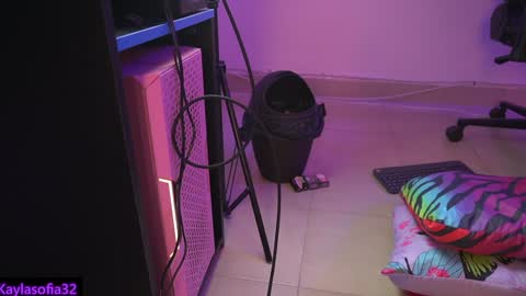 Calypso and Kayla online show from 02-05-25, 06:13