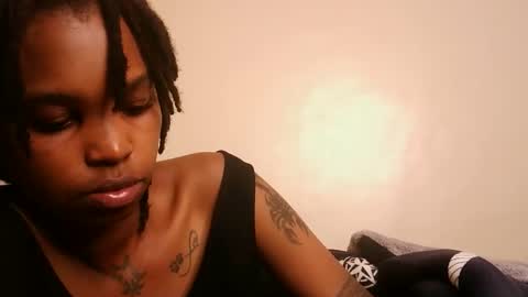 Snapshot of cam_she99 chatting on 04-29-26, 05:30 sunflower mommy online show from 04-29-26, 05:30