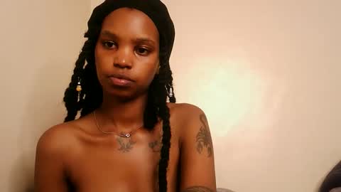 Snapshot of cam_she99 chatting on 05-09-26, 12:16 sunflower mommy online show from 05-09-26, 12:16