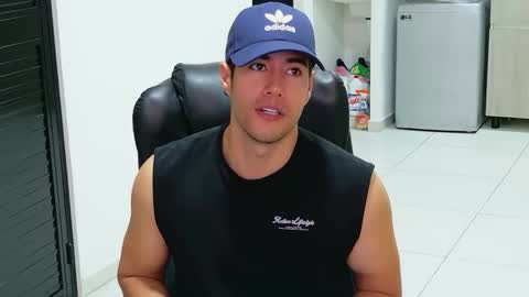 Snapshot of camara110 chatting on 05-19-26, 01:56 camara110 online show from 05-19-26, 01:56