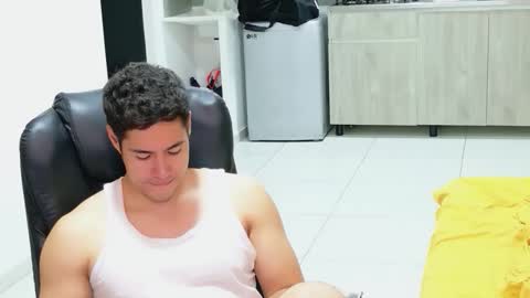 Snapshot of camara110 chatting on 05-20-26, 01:34 camara110 online show from 05-20-26, 01:34