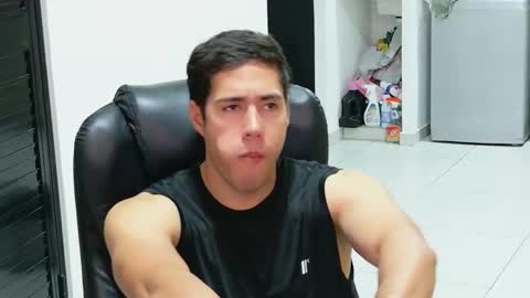 Snapshot of camara110 chatting on 05-25-26, 01:33 camara110 online show from 05-25-26, 01:33