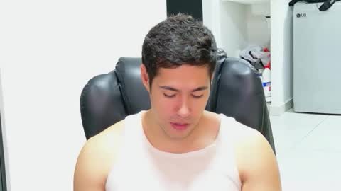 Snapshot of camara110 chatting on 05-27-26, 01:02 camara110 online show from 05-27-26, 01:02