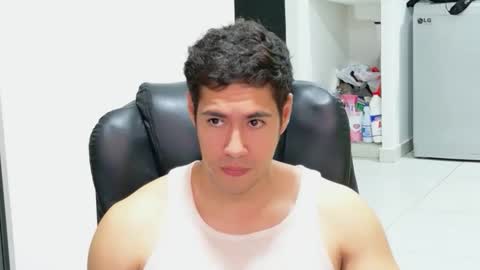 Snapshot of camara110 chatting on 05-27-26, 01:57 camara110 online show from 05-27-26, 01:57