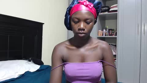 Snapshot of camclit chatting on 12-03-24, 02:25 Princess online show from 12-03-24, 02:25