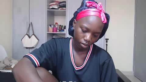 Snapshot of camclit chatting on 12-16-24, 04:34 Princess online show from 12-16-24, 04:34