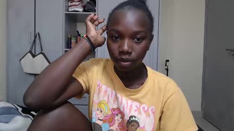 Snapshot of camclit chatting on 01-03-25, 05:28 Princess online show from 01-03-25, 05:28