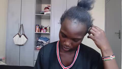Snapshot of camclit chatting on 01-12-25, 05:56 Princess online show from 01-12-25, 05:56