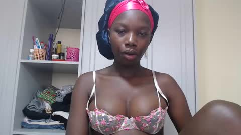 Snapshot of camclit chatting on 03-05-25, 05:18 Princess online show from 03-05-25, 05:18