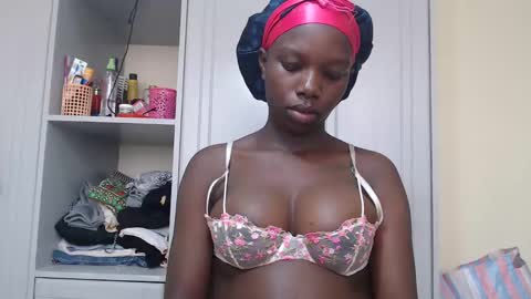 Snapshot of camclit chatting on 03-05-25, 09:16 Princess online show from 03-05-25, 09:16