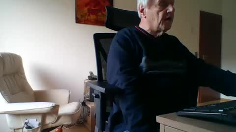 Snapshot of camcologne chatting on 01-08-25, 09:42 camcologne online show from 01-08-25, 09:42