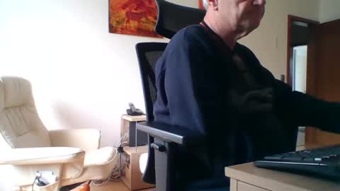 Snapshot of camcologne chatting on 01-11-25, 01:11 camcologne online show from 01-11-25, 01:11