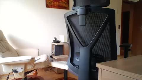 Snapshot of camcologne chatting on 09-10-25, 09:09 camcologne online show from 09-10-25, 09:09