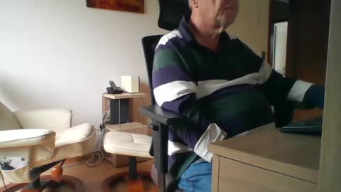 Snapshot of camcologne chatting on 10-04-25, 09:07 camcologne online show from 10-04-25, 09:07