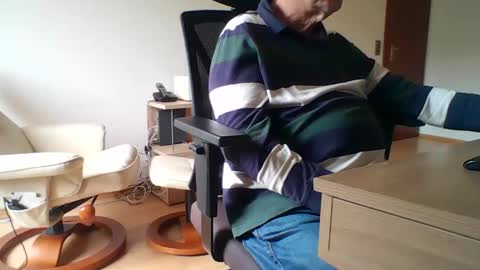 Snapshot of camcologne chatting on 10-07-25, 10:01 camcologne online show from 10-07-25, 10:01