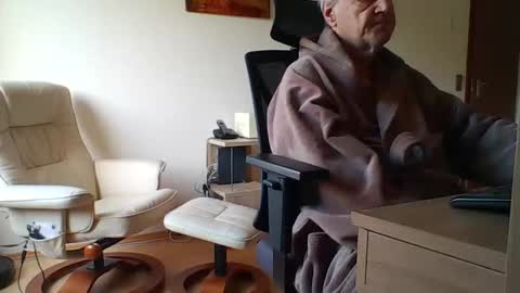 Snapshot of camcologne chatting on 11-04-25, 10:36 camcologne online show from 11-04-25, 10:36