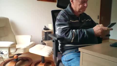 Snapshot of camcologne chatting on 11-26-25, 10:16 camcologne online show from 11-26-25, 10:16