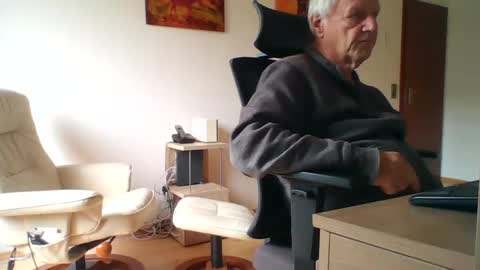 Snapshot of camcologne chatting on 12-03-25, 10:24 camcologne online show from 12-03-25, 10:24