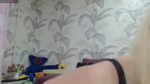 Snapshot of camdiva1 chatting on 06-20-26, 01:03 CamDiva1 online show from 06-20-26, 01:03