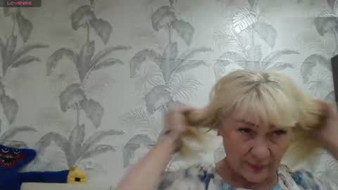 Snapshot of camdiva1 chatting on 06-26-26, 02:38 CamDiva1 online show from 06-26-26, 02:38