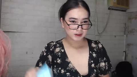 Snapshot of camela_star chatting on 10-25-25, 04:20 camela_star online show from 10-25-25, 04:20