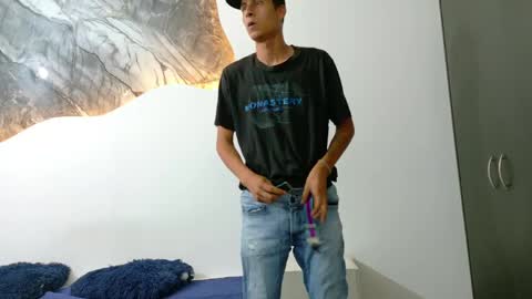 Snapshot of cameronsilverman chatting on 05-19-26, 01:56 cameronsilverman online show from 05-19-26, 01:56