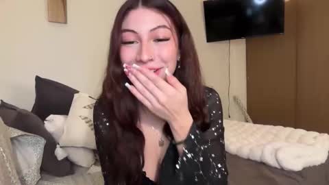 Snapshot of cami_calderon chatting on 11-17-25, 12:16 Camila online show from 11-17-25, 12:16