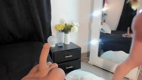 Camila cruz online show from 05-27-26, 09:34