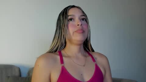 Snapshot of cami_hunter chatting on 10-11-25, 12:21   online show from 10-11-25, 12:21