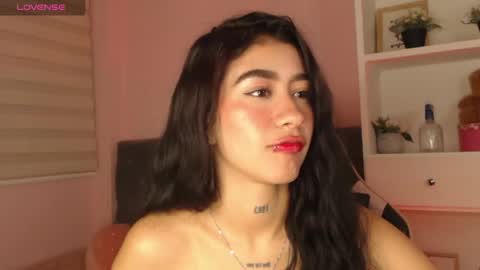 Snapshot of camiilaatorres chatting on 05-16-26, 01:02 camila online show from 05-16-26, 01:02