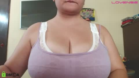 Snapshot of camiilahotxxx chatting on 07-06-26, 12:40 Camila online show from 07-06-26, 12:40