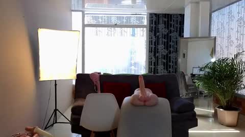 Snapshot of camil_milfdream chatting on 01-19-25, 02:28 Camil online show from 01-19-25, 02:28