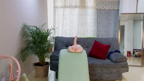 Snapshot of camil_milfdream chatting on 02-21-25, 01:33 Camil online show from 02-21-25, 01:33