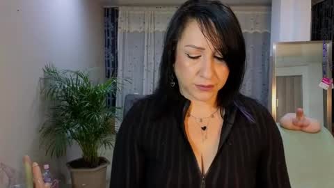 Snapshot of camil_milfdream chatting on 03-05-25, 10:33 Camil online show from 03-05-25, 10:33
