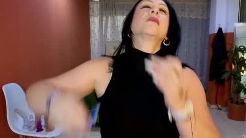 Snapshot of camil_milfdream chatting on 10-06-25, 10:45 Camil online show from 10-06-25, 10:45