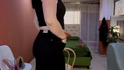 Snapshot of camil_milfdream chatting on 11-01-25, 11:01 Camil online show from 11-01-25, 11:01