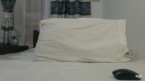 Instagram camila blande1 online show from 03-14-26, 09:09