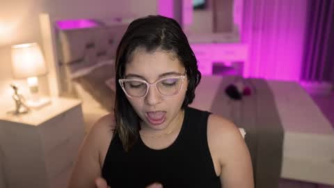 Camila buitrago online show from 12-30-24, 01:48