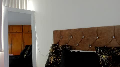 camila_collins7 online show from 11-04-25, 01:10