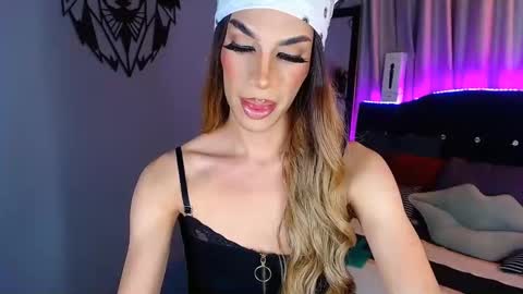 Snapshot of camila_hoottie chatting on 12-16-24, 03:30 Camila online show from 12-16-24, 03:30