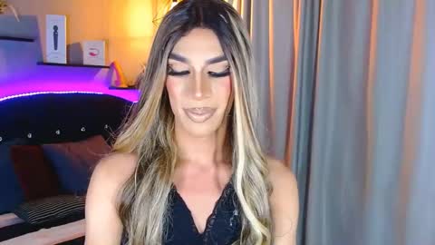 Snapshot of camila_hoottie chatting on 01-12-25, 06:06 Camila online show from 01-12-25, 06:06