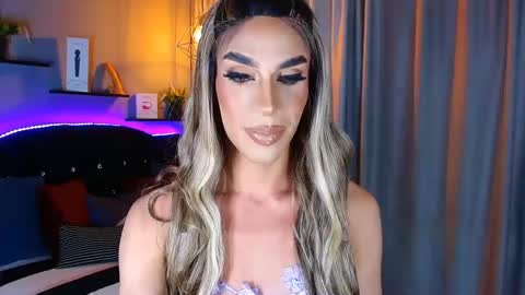 Snapshot of camila_hoottie chatting on 01-19-25, 03:29 Camila online show from 01-19-25, 03:29