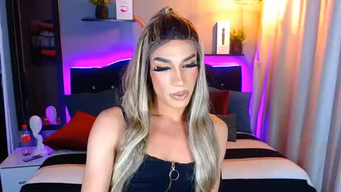 Snapshot of camila_hoottie chatting on 01-23-25, 08:25 Camila online show from 01-23-25, 08:25