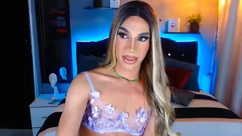 Snapshot of camila_hoottie chatting on 01-24-25, 04:16 Camila online show from 01-24-25, 04:16