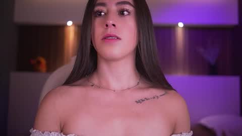 camila_martinez9 online show from 11-20-25, 11:32