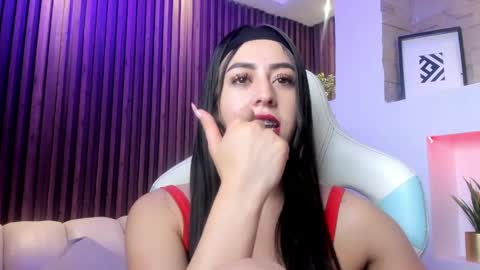 camila_martinez9 online show from 04-10-26, 11:26