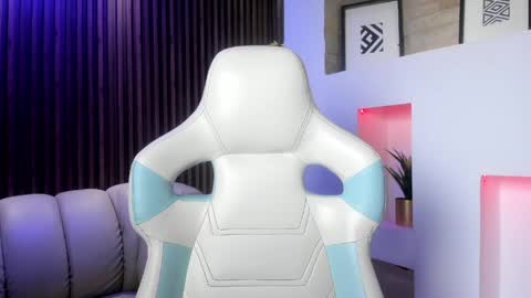 camila_martinez9 online show from 04-20-26, 11:35