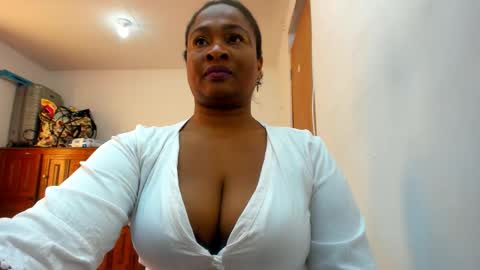 Camila online show from 09-28-25, 09:09